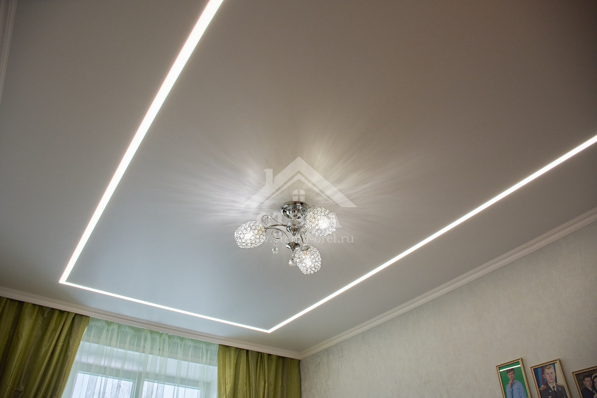 Натяжной потолок в зал